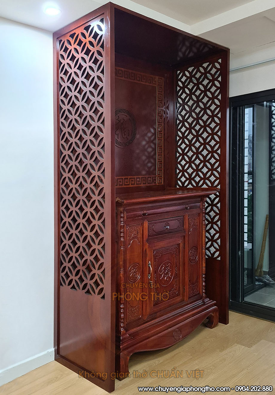 tủ thờ chữ phúc làm bằng gỗ gụ
