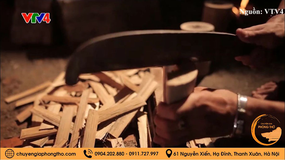 chặt tre thành từng miêng nhỏ