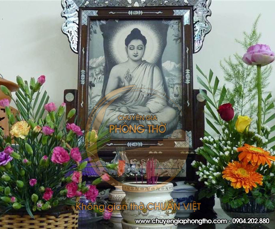 Nên cắm bao nhiêu bông hoa cúng trên bàn thờ Nên cắm bao nhiêu bông hoa trên bàn thờ