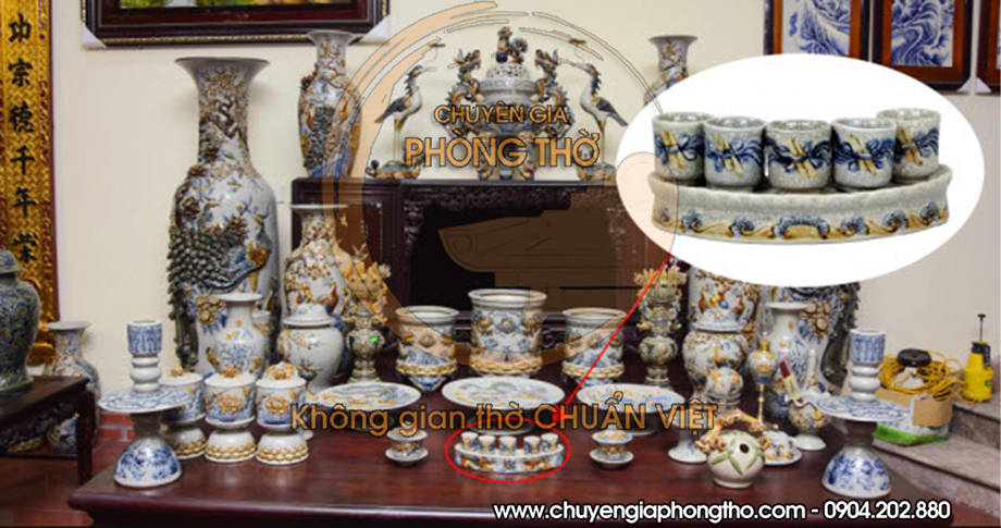 Kỷ nước 5 chén trên bàn thờ