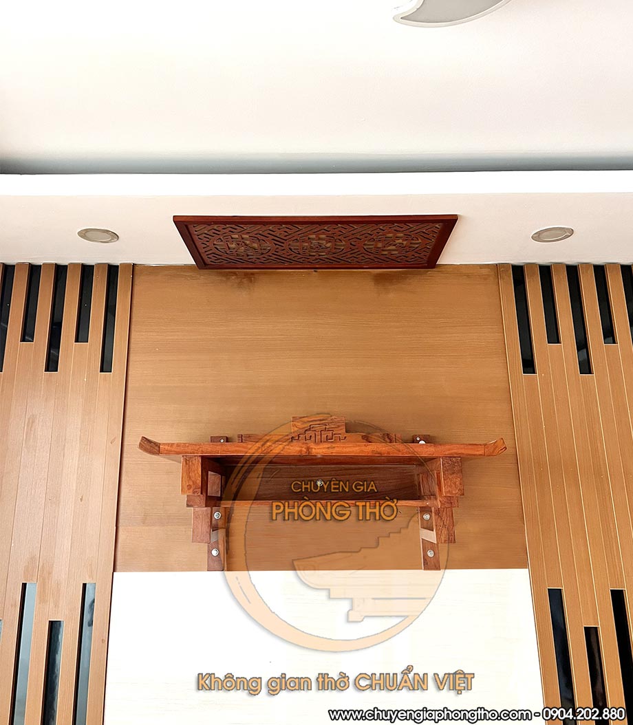 Lắp đặt bàn thờ treo tường gỗ hương đá tại Sunshine Garden - BTT02 Lắp đặt bàn thờ treo tường gỗ hương đá tại Sunshine Garden - BTT02