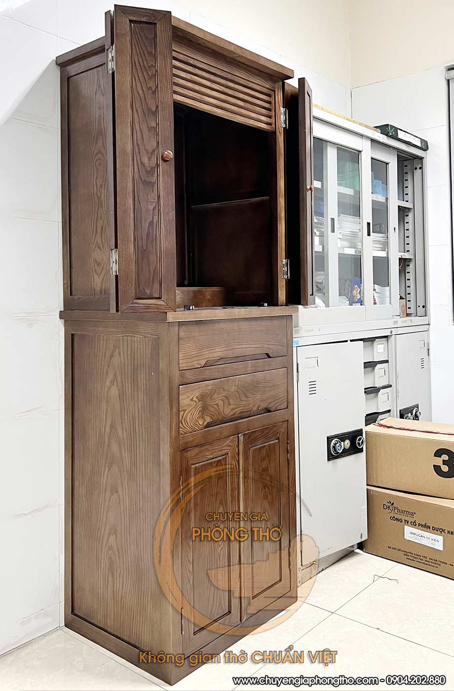 Lắp đặt tủ thờ có cánh gỗ sồi BTD60 cho văn phòng công ty bất động sản tại Định Công Lắp đặt tủ thờ có cánh gỗ sồi BTD60 cho văn phòng công ty bất động sản tại Định Công