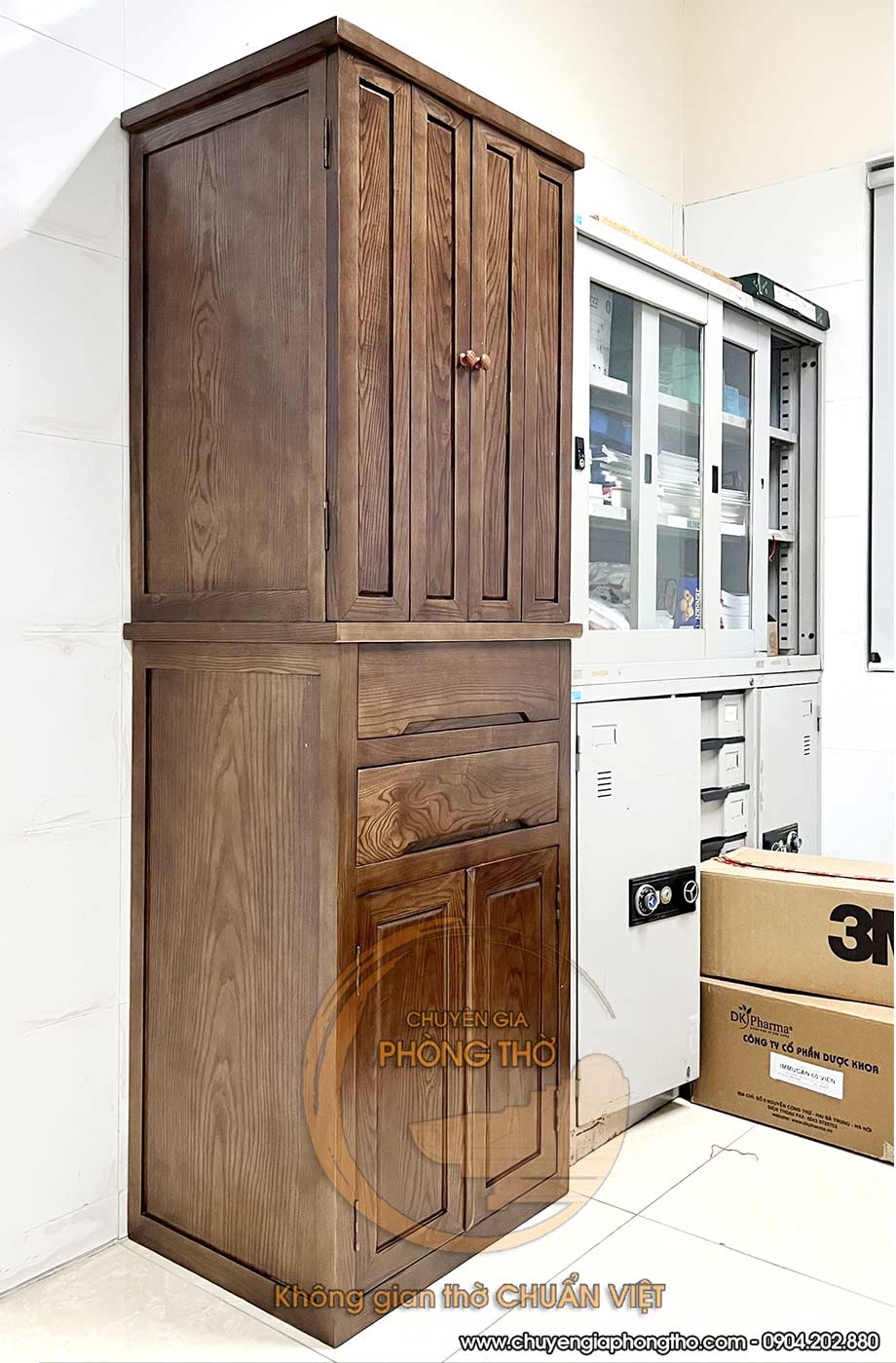 Lắp đặt tủ thờ có cánh gỗ sồi BTD60 cho văn phòng công ty bất động sản tại Định Công Lắp đặt tủ thờ có cánh gỗ sồi BTD60 cho văn phòng công ty bất động sản tại Định Công