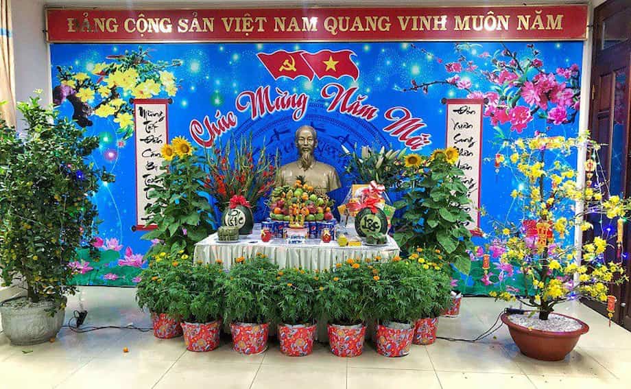 Hướng dẫn trang trí bàn thờ Tổ Quốc ngày Tết