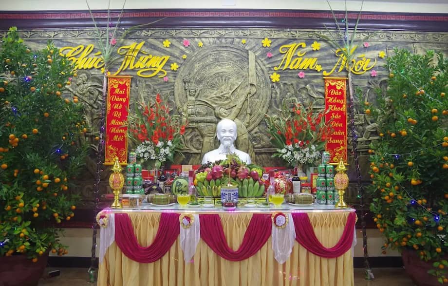 Hướng dẫn trang trí bàn thờ Tổ Quốc ngày Tết