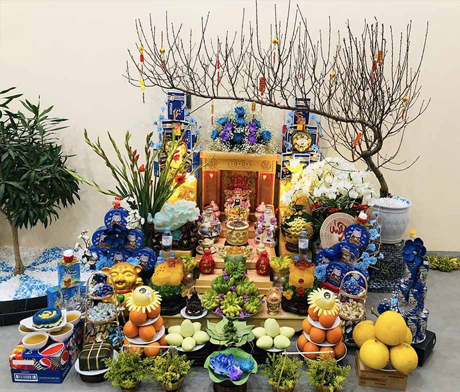 Trang trí bàn thờ tết cơ quan: Tạo không khí ấm áp và trang nghiêm Trang trí bàn thờ tết cơ quan: Tạo không khí ấm áp và trang nghiêm