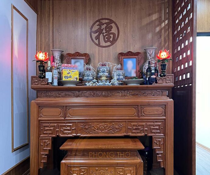 Hoàn thiện mẫu bàn thờ đứng gỗ hương triện sen tại Eco Lake View