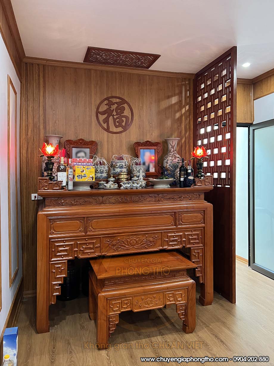 Hoàn thiện mẫu bàn thờ đứng gỗ hương triện sen tại Eco Lake View Hoàn thiện mẫu bàn thờ đứng gỗ hương triện sen tại Eco Lake View
