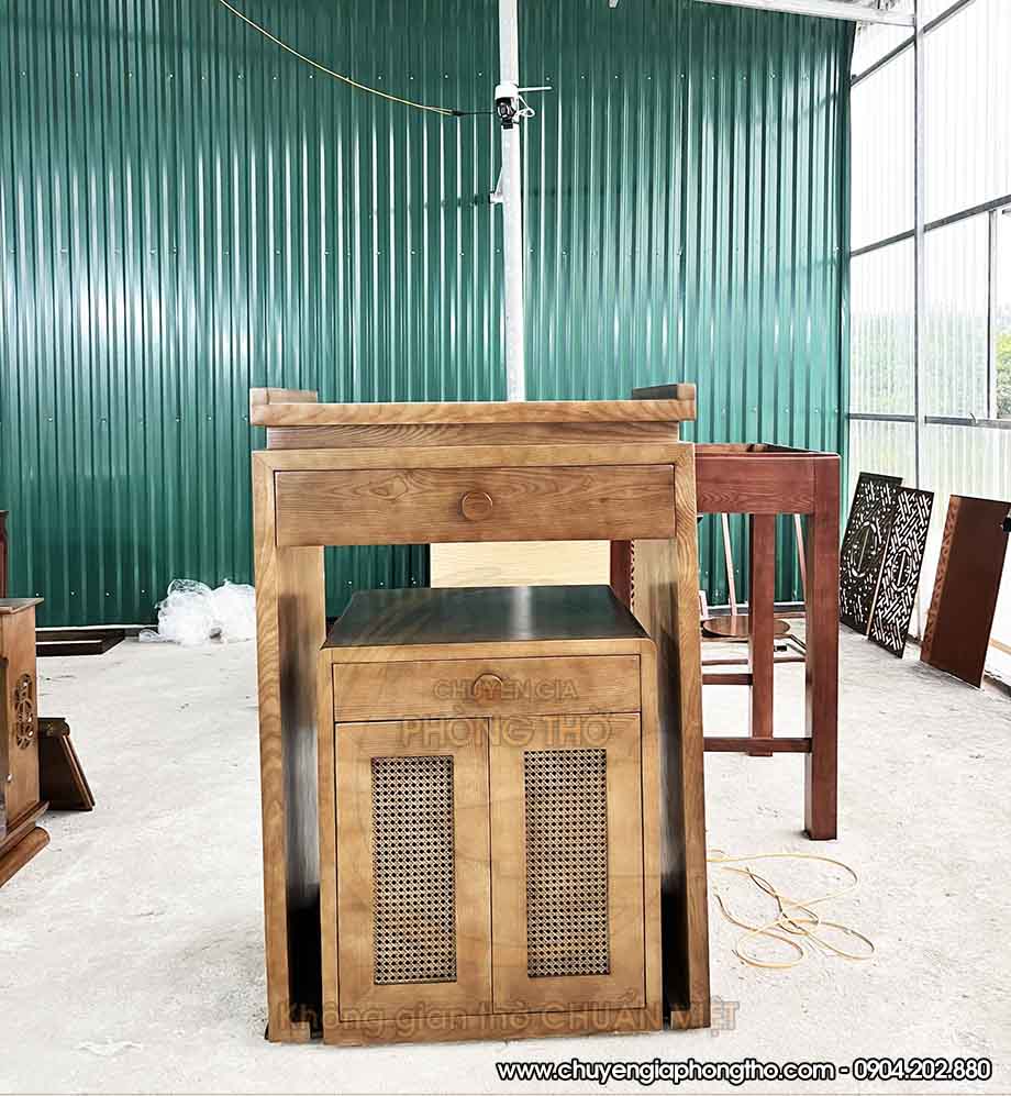  Hoàn thành mẫu bàn thờ đứng gỗ hương độc đáo tại xưởng