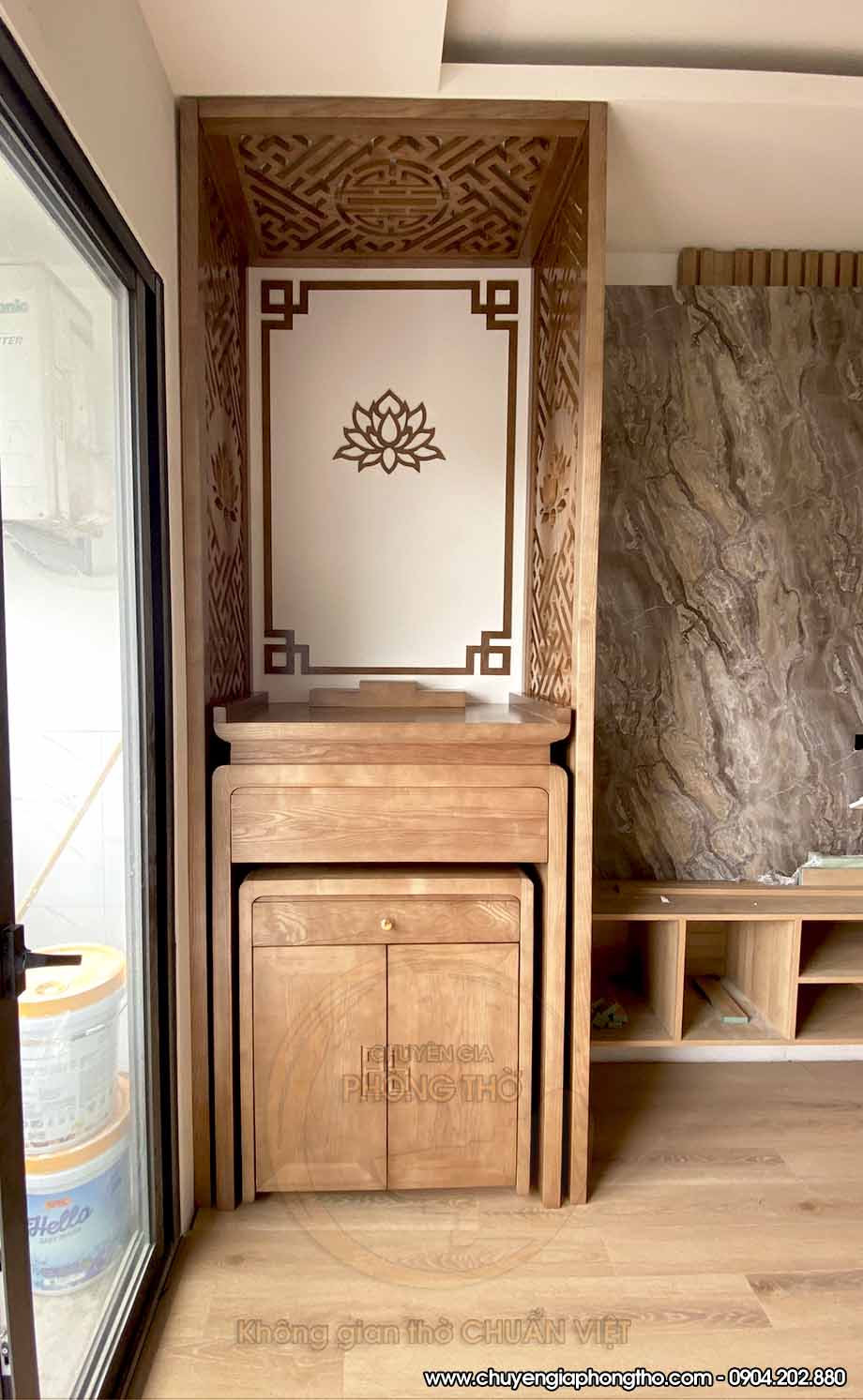 Lắp đặt bàn thờ đứng gỗ sồi tại căn hộ King Palace Hà Nội Lắp đặt bàn thờ đứng gỗ sồi tại căn hộ King Palace Hà Nội