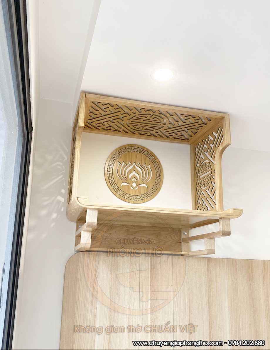Mẫu bàn thờ treo gỗ sồi kèm vách hoa sen tại chung cư Ocean Park Mẫu bàn thờ treo gỗ sồi kèm vách hoa sen tại chung cư Ocean Park