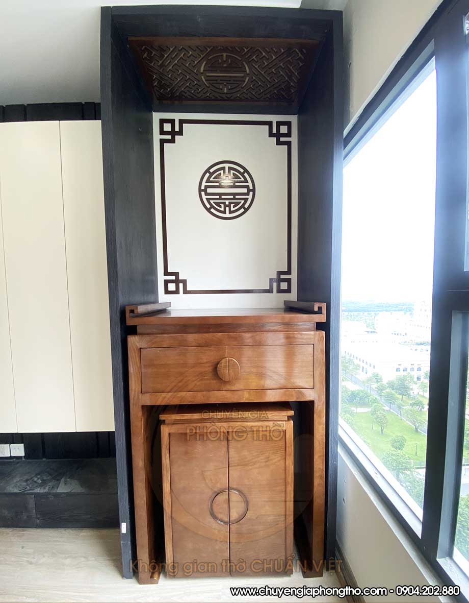 Mẫu bàn thờ đứng kết hợp vách ngăn màu đen huyền bí hiện đại