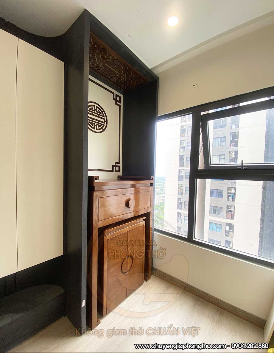 Mẫu bàn thờ đứng kết hợp vách ngăn màu đen huyền bí hiện đại