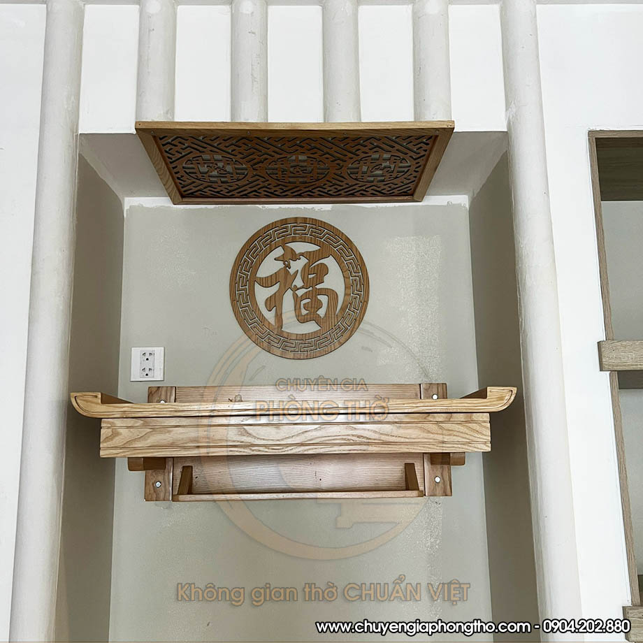Hoàn thành lắp đặt bàn thờ treo tường chữ Phúc tại Feliz Homes Hoàng Mai