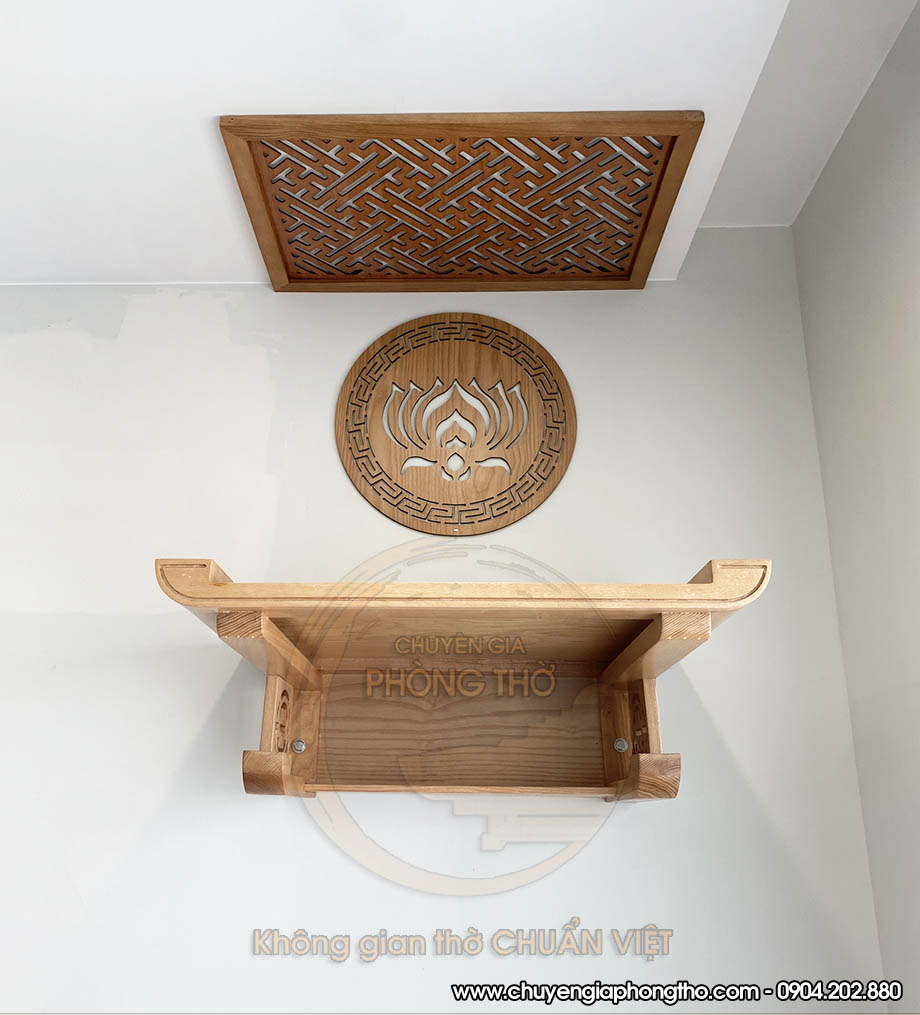 Lắp đặt mẫu bàn thờ treo triện sen gỗ sồi tại chung cư Feliz Homes Hoàng Mai