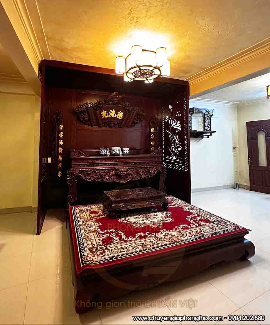 Lắp đặt bàn thờ đứng gỗ gụ kèm hoành phi câu đố tại Thái Bình bề thế