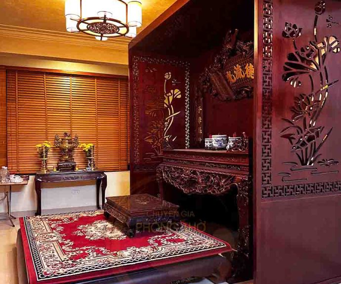 Lắp đặt bàn thờ đứng gỗ gụ kèm hoành phi câu đố tại Thái Bình bề thế