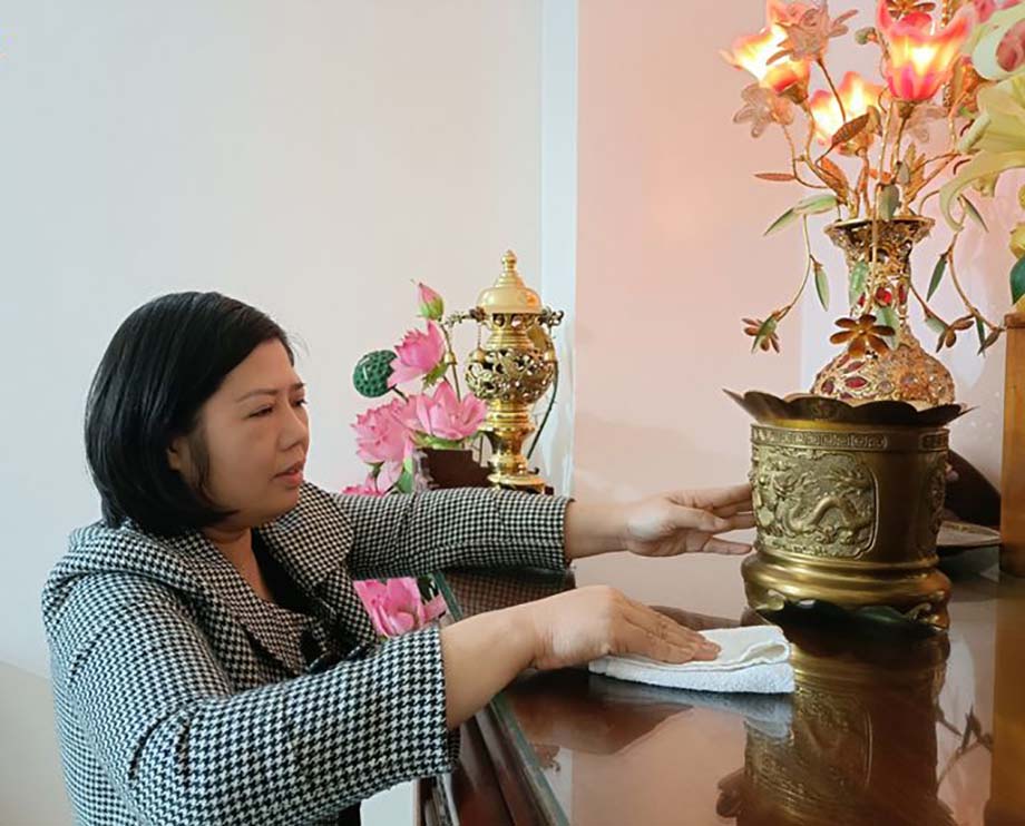 Cách tỉa chân nhang bát hương đúng cách