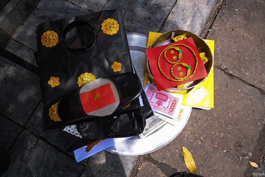 Rằm tháng 7 đốt vàng mã như thế nào?