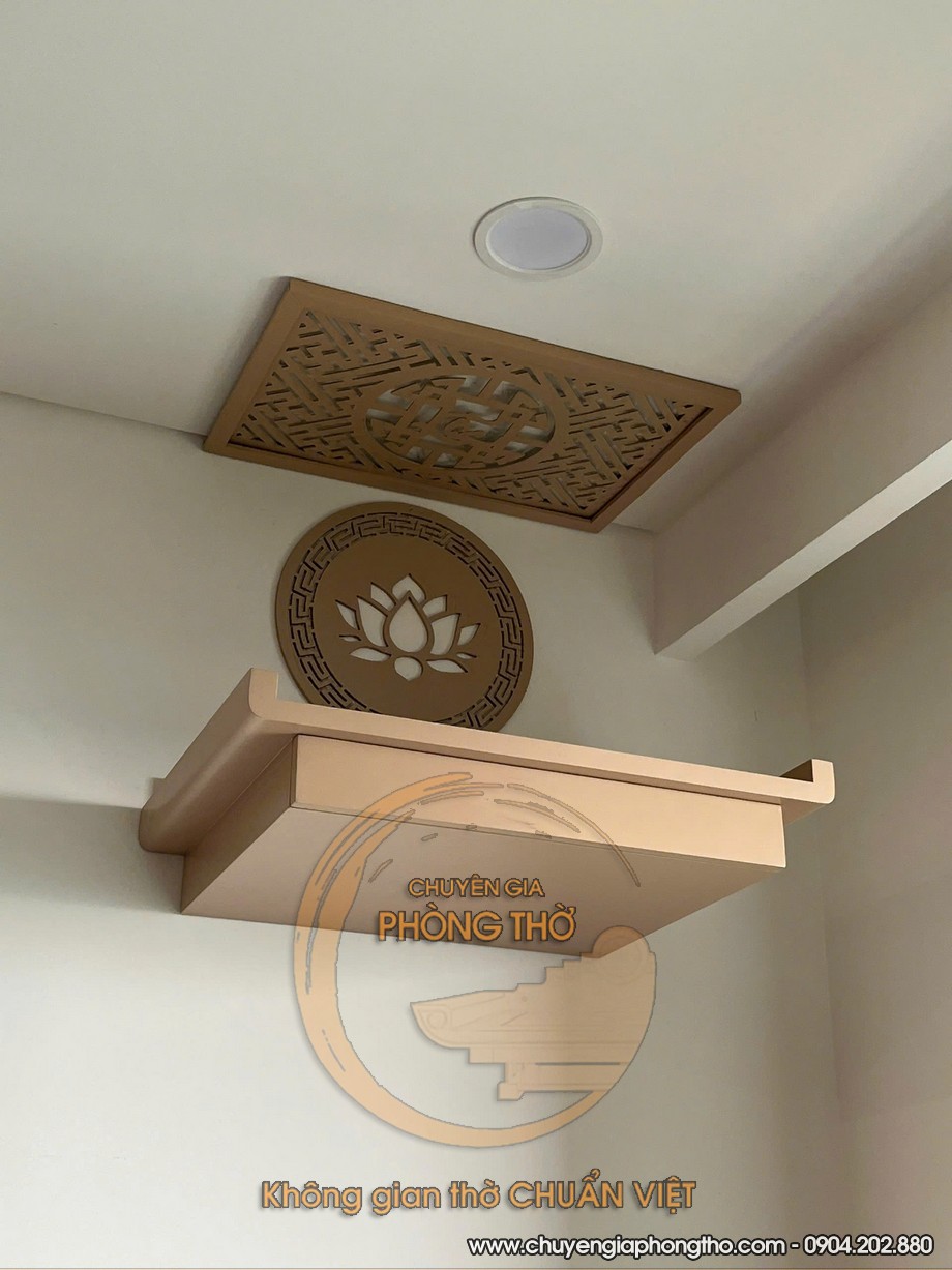 Hoàn thiện bàn thờ treo hiện đại kèm ốp hậu hoa sen tại chung cư Sapphire Palace