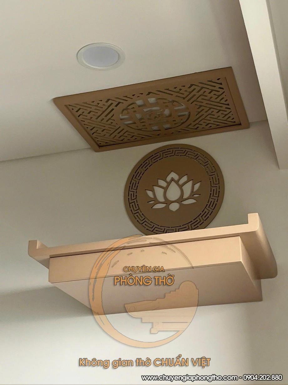 Hoàn thiện bàn thờ treo hiện đại kèm ốp hậu hoa sen tại chung cư Sapphire Palace