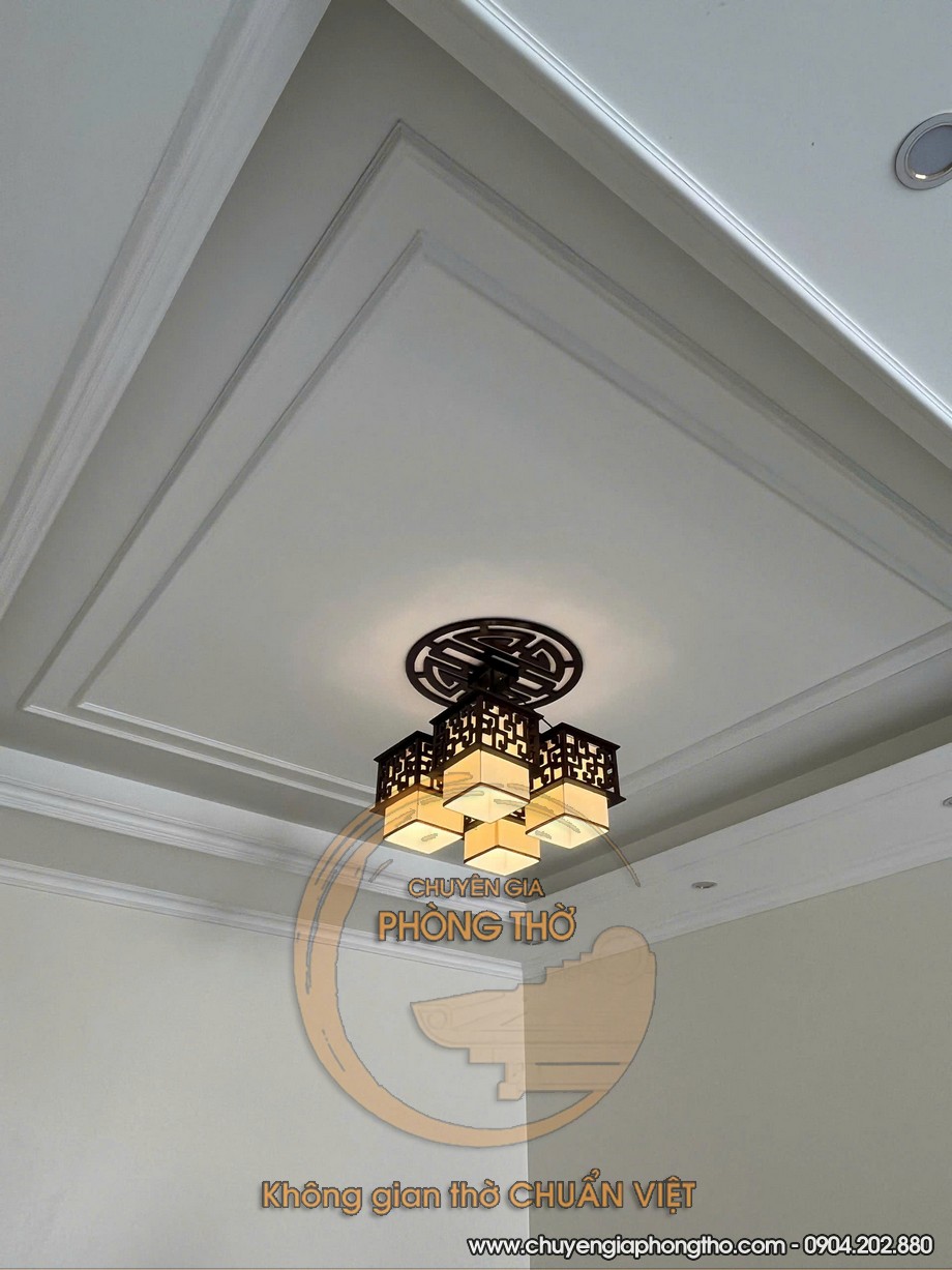 Hoàn thiện lắp đặt mẫu đèn thả trần phòng thờ tại Đê La Thành Hoàn thiện lắp đặt mẫu đèn thả trần phòng thờ tại Đê La Thành