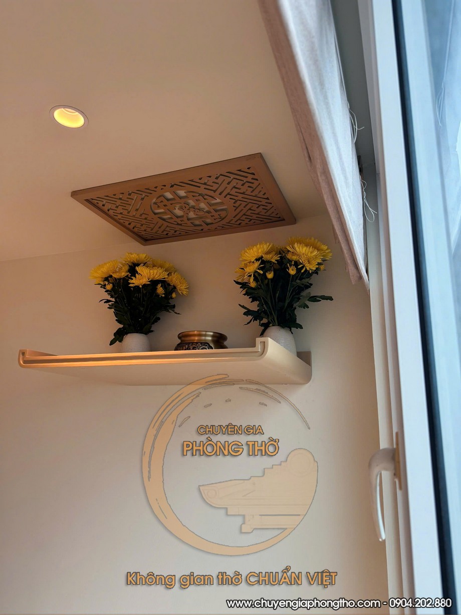 Thi công hoàn thiện bàn thờ treo tường kiểu dáng đơn giản tại Helios Tower