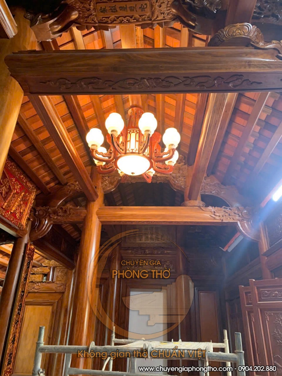 Mẫu đèn chùm gỗ tân cổ điển lắp đặt cho nhà thờ họ Nguyễn tại Hoài Đức