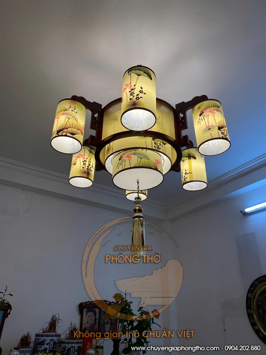 Hoàn thiện lắp đặt mẫu đèn chùm trang trí họa tiết sen tại nhà phố Vạn Bảo