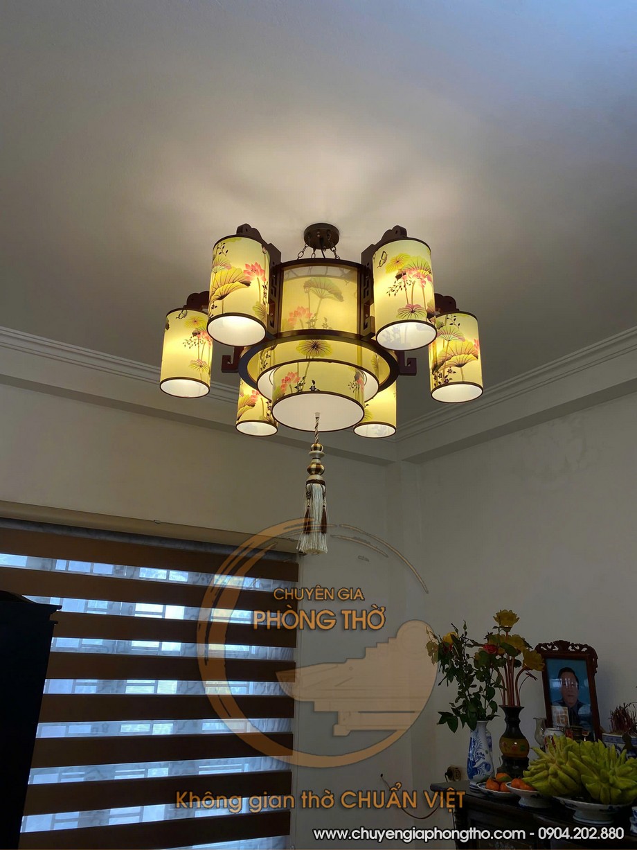 Hoàn thiện lắp đặt mẫu đèn chùm trang trí họa tiết sen tại nhà phố Vạn Bảo