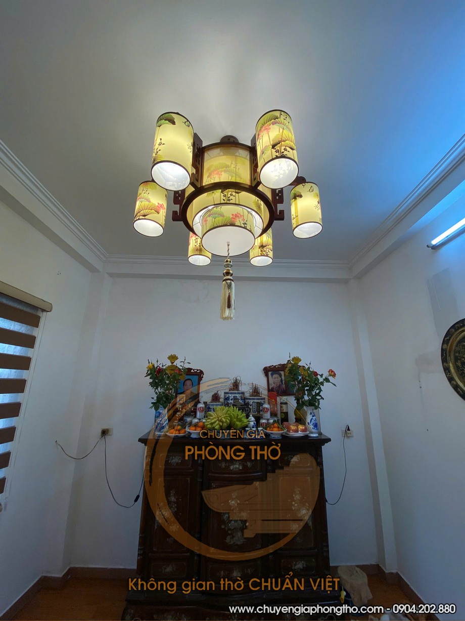 Hoàn thiện lắp đặt mẫu đèn chùm trang trí họa tiết sen tại nhà phố Vạn Bảo