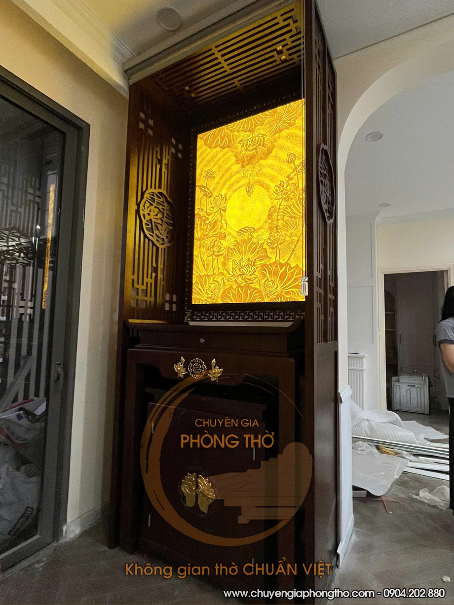 Hình ảnh thực tế mẫu bàn thờ đứng có rèm che và tranh trúc chỉ tại chung cư Sunshine Riverside Tây Hồ 