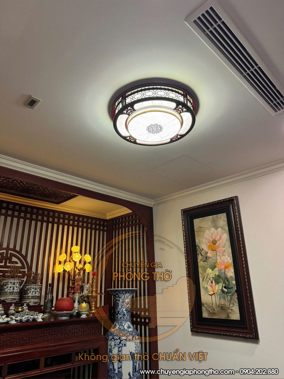 Hình ảnh thực tế mẫu đèn gỗ ốp trần phòng thờ lắp đặt tại chung cư Handiresco Hình ảnh thực tế mẫu đèn gỗ ốp trần phòng thờ lắp đặt tại chung cư Handiresco