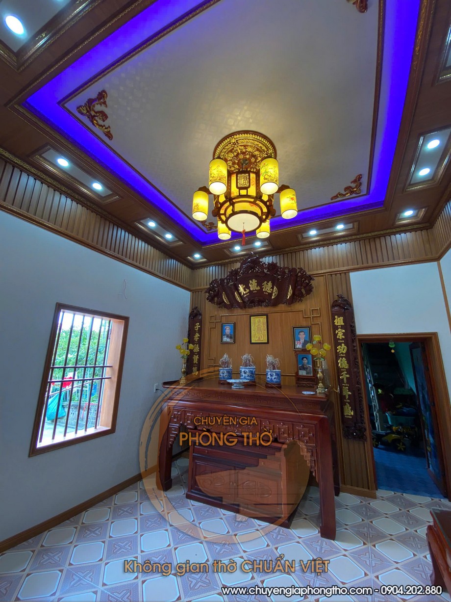 Hoàn thiện lắp đặt bàn thờ đứng và đèn chùm phòng thờ tại Mê Linh
