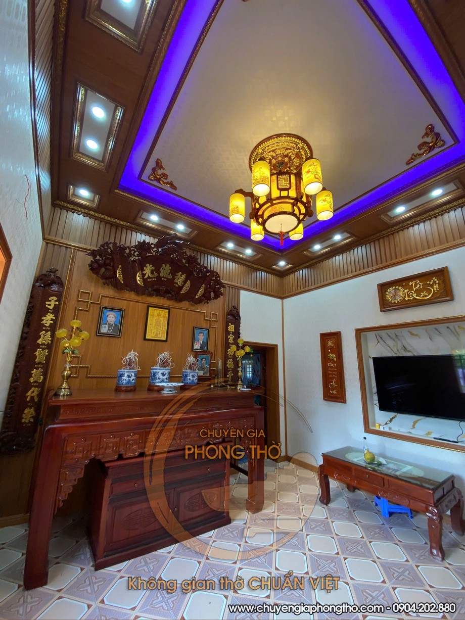 Hoàn thiện lắp đặt bàn thờ đứng và đèn chùm phòng thờ tại Mê Linh