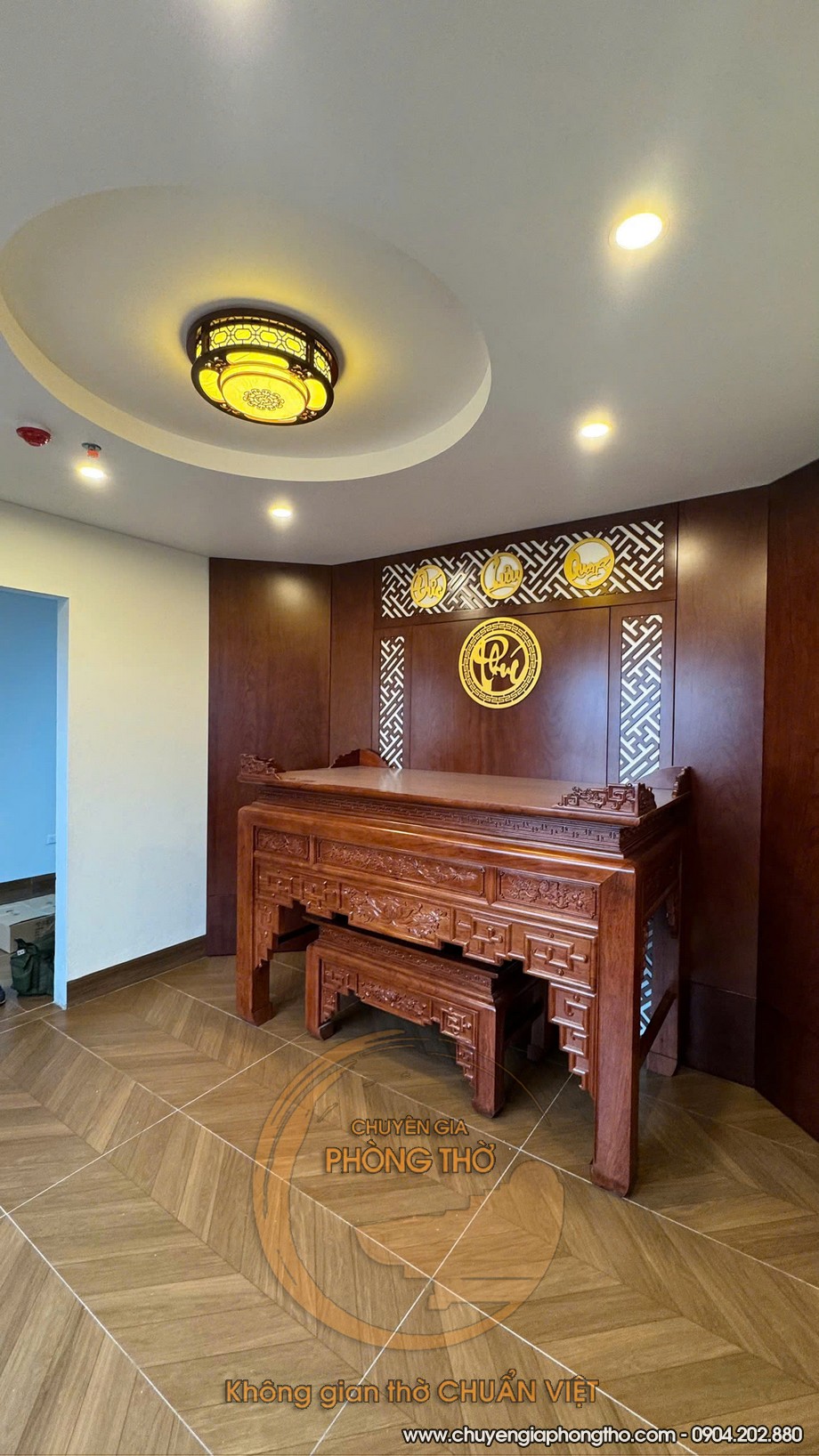 Hoàn thiện lắp đặt đèn ốp trần hình tròn phòng thờ tại biệt thự Mỹ Đình 1
