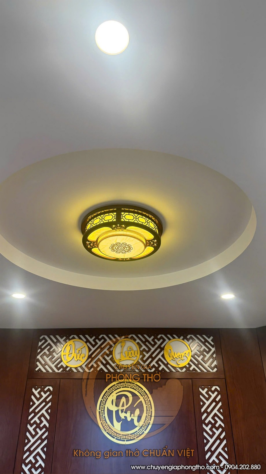 Hoàn thiện lắp đặt đèn ốp trần hình tròn phòng thờ tại biệt thự Mỹ Đình 1