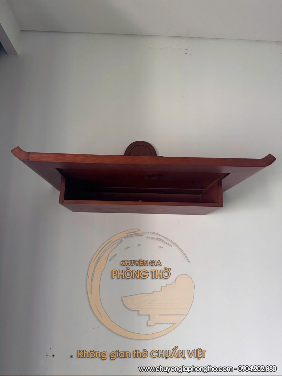 Hình ảnh thực tế mẫu bàn thờ treo tường gỗ gõ tại chung cư Times City