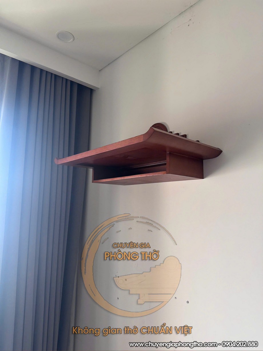 Hình ảnh thực tế mẫu bàn thờ treo tường gỗ gõ tại chung cư Times City