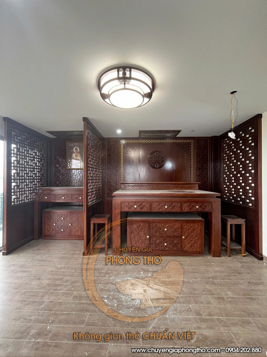 Lắp đặt bộ hai bàn thờ đứng có vách ngăn và đèn ốp trần tại phố Sài Đồng