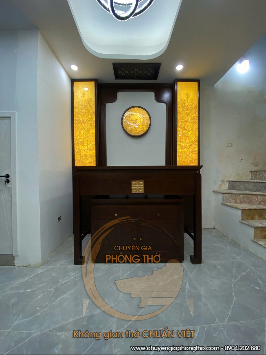 Mẫu bàn thờ đứng kết hợp vách ngăn tranh trúc chỉ lắp đặt tại phố Yên Sở