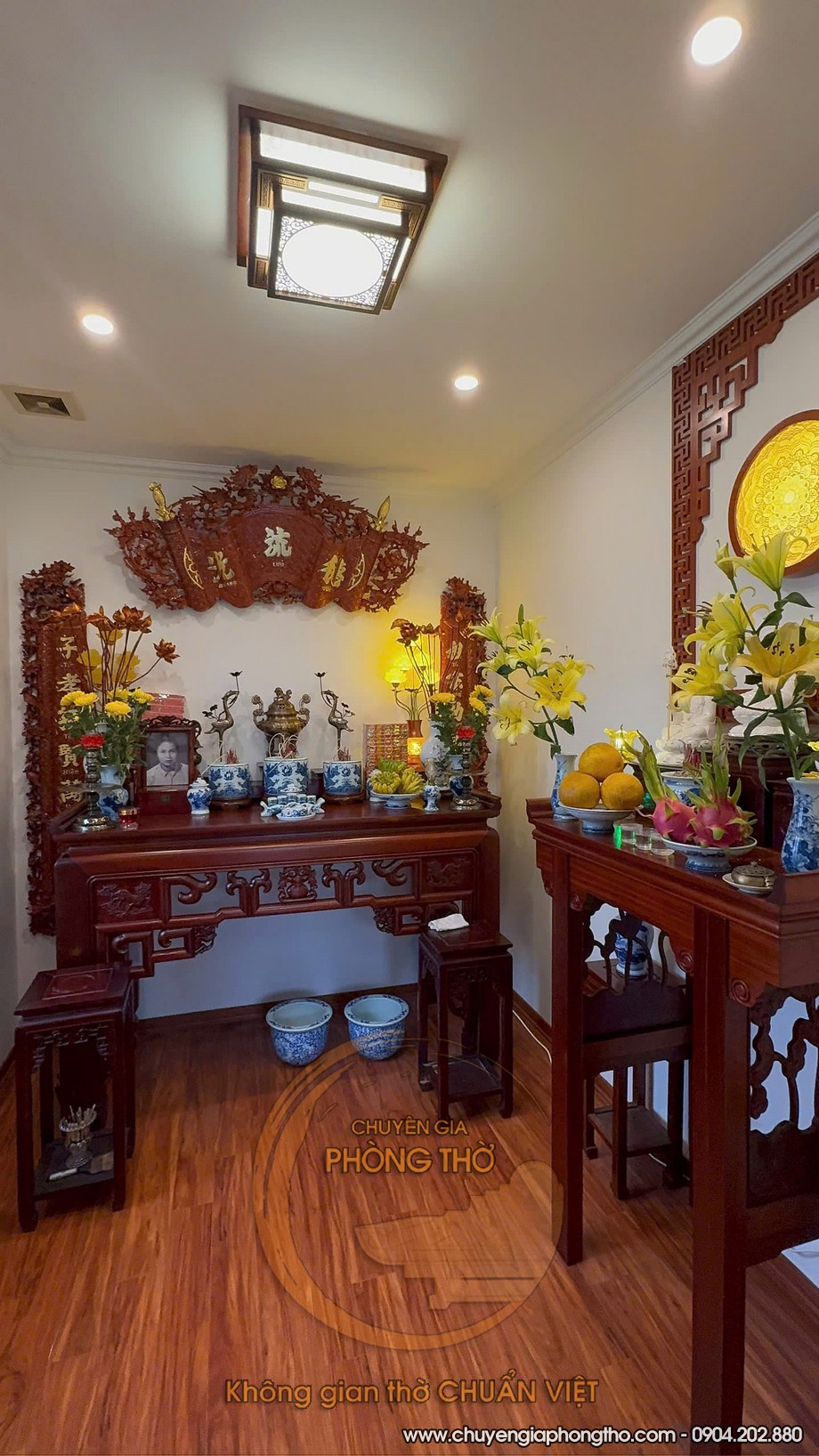 Mẫu đèn ốp trần hình vuông cho phòng thờ lắp đặt tại Linh Đàm